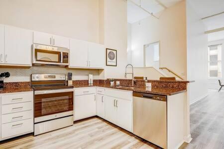 Cozysuites - 2Br With Direct Skybridge Access #1 Indianápolis Exterior foto